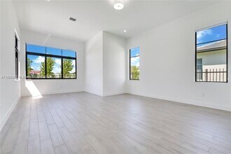 7308 SW 72nd Pl in Miami, FL - Foto de edificio - Building Photo