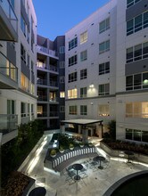 Hanover Broadway in Oakland, CA - Foto de edificio - Building Photo
