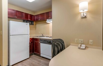 Furnished Studio - Hillsboro in Hillsboro, OR - Foto de edificio - Building Photo