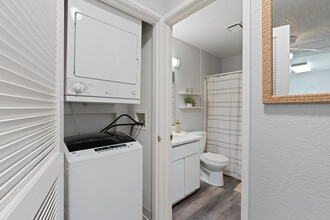 Gold Ridge Apartments in Sacramento, CA - Building Photo - Interior Photo