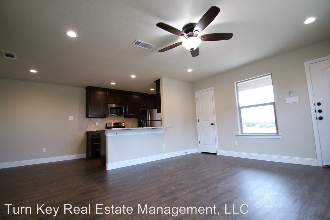 142 Crossbow Ct in Weatherford, TX - Foto de edificio