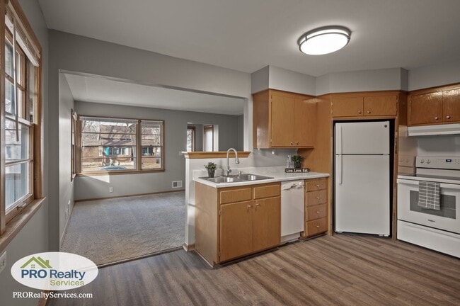 4357-4359 7th St NE