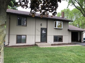 1412 Osborne Rd NE in Fridley, MN - Building Photo