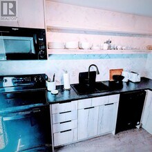 206 Bathurst St in Toronto, ON - Building Photo - Building Photo