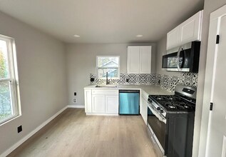 4209 Walker St in Houston, TX - Building Photo - Building Photo