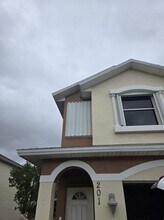 1030 Venetian Dr, Unit 201 in Melbourne, FL - Building Photo - Building Photo