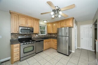 4 Countryside Dr, Unit H330 in St. Peters, MO - Building Photo - Building Photo