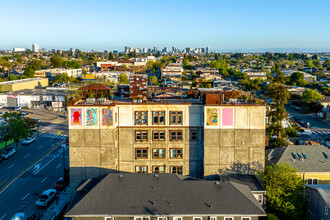 Wardenclyffe Homes in Emeryville, CA - Building Photo - Building Photo