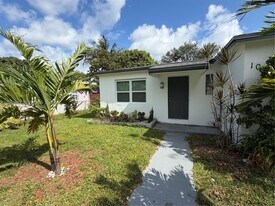 1005 NW 123rd St in North Miami, FL - Building Photo