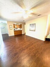 125 NE Johnson Ave in Burleson, TX - Foto de edificio - Building Photo