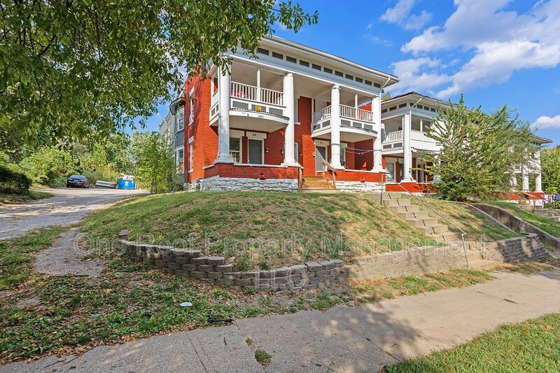 3224-3226 E 8th St in Kansas City, MO - Building Photo