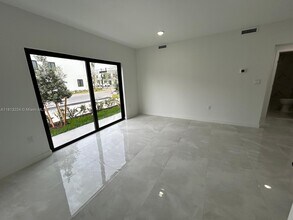 14625 SW 262nd St in Naranja, FL - Foto de edificio - Building Photo