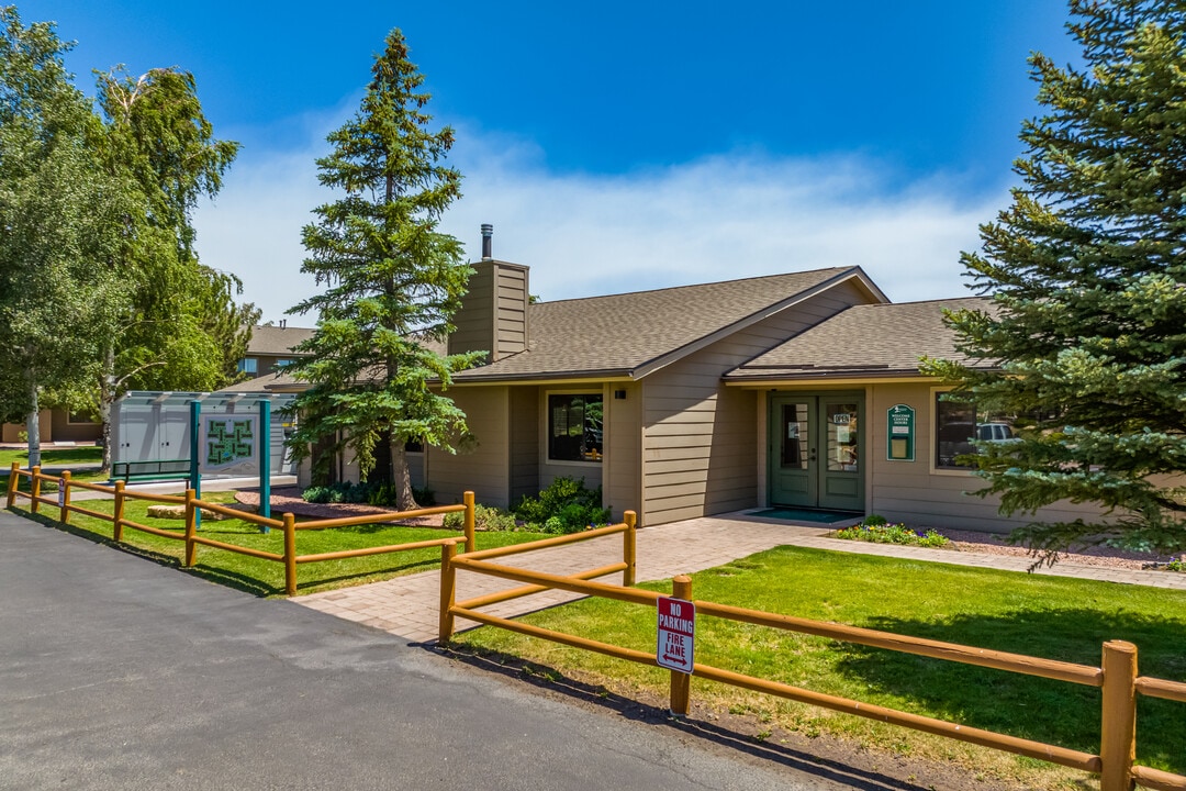 Country Club Meadows Apartments in Flagstaff, AZ - Building Photo
