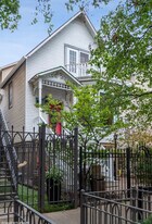 1046 W Barry Ave, Unit 3 in Chicago, IL - Building Photo