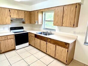 5788 NE 15th Ave in Ocala, FL - Building Photo - Building Photo