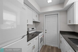 1150 E Sample Rd in Pompano Beach, FL - Building Photo - Building Photo