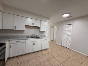 6104 SW 12 Pl in Gainesville, FL - Building Photo - Building Photo