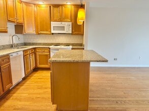 870 E Old Willow Rd in Prospect Heights, IL - Foto de edificio - Building Photo