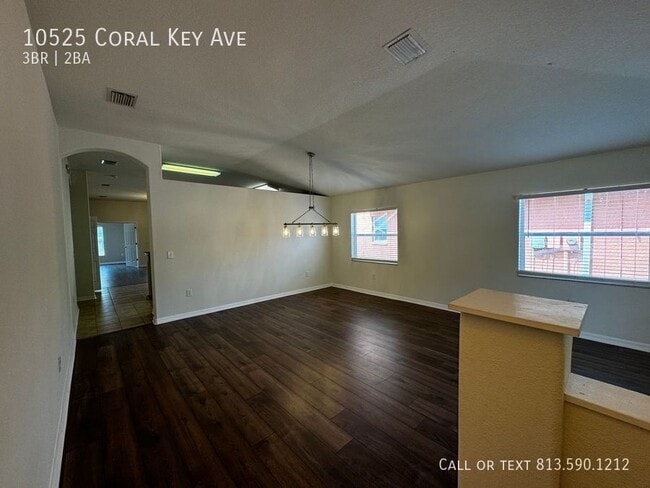 10525 Coral Key Ave in Tampa, FL - Building Photo - Building Photo