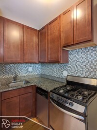 3721 N Pine Grove Ave, Unit #3722-W2 in Chicago, IL - Building Photo - Building Photo