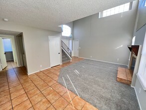 5757 Yerington Ave in Las Vegas, NV - Building Photo - Building Photo