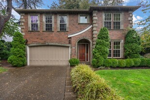 1015 Andrews Rd in Lake Oswego, OR - Foto de edificio - Building Photo