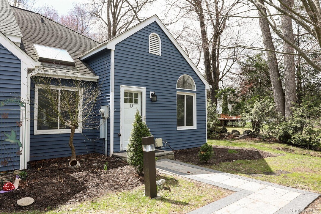 3675 Old Yorktown Rd in Shrub Oak, NY - Building Photo