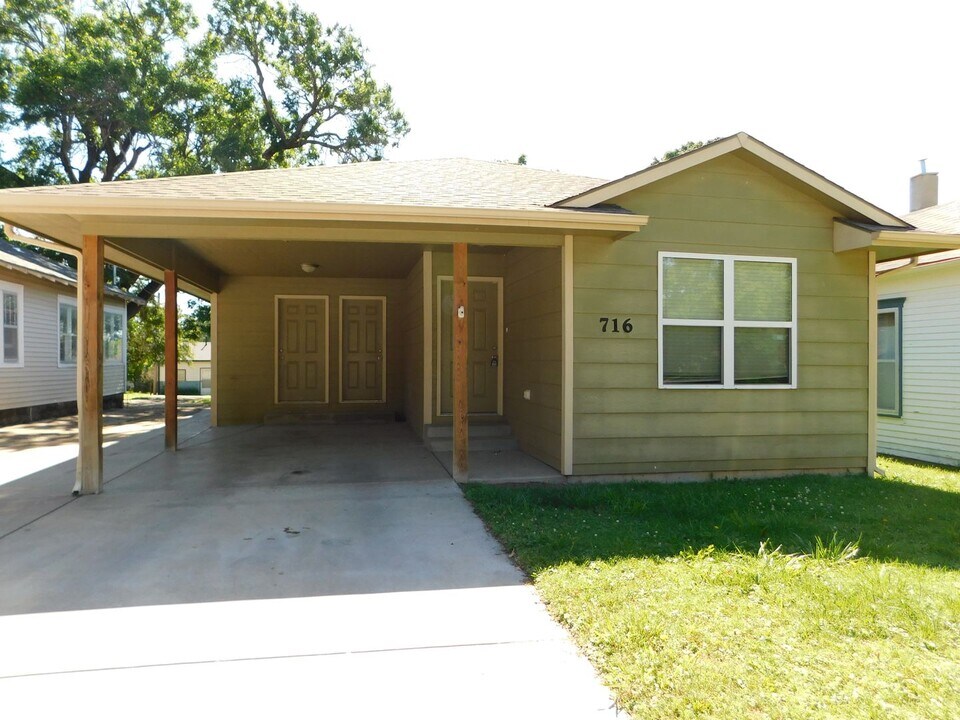 716 S Star St in El Dorado, KS - Building Photo