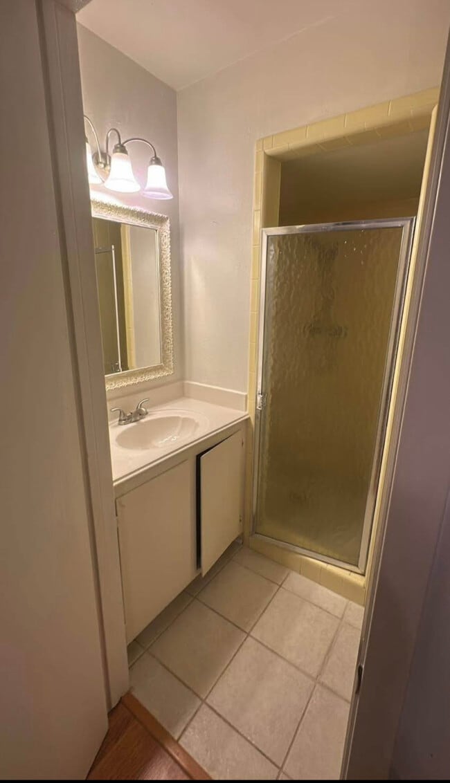 223 Bay Colony Dr, Unit Private room with private