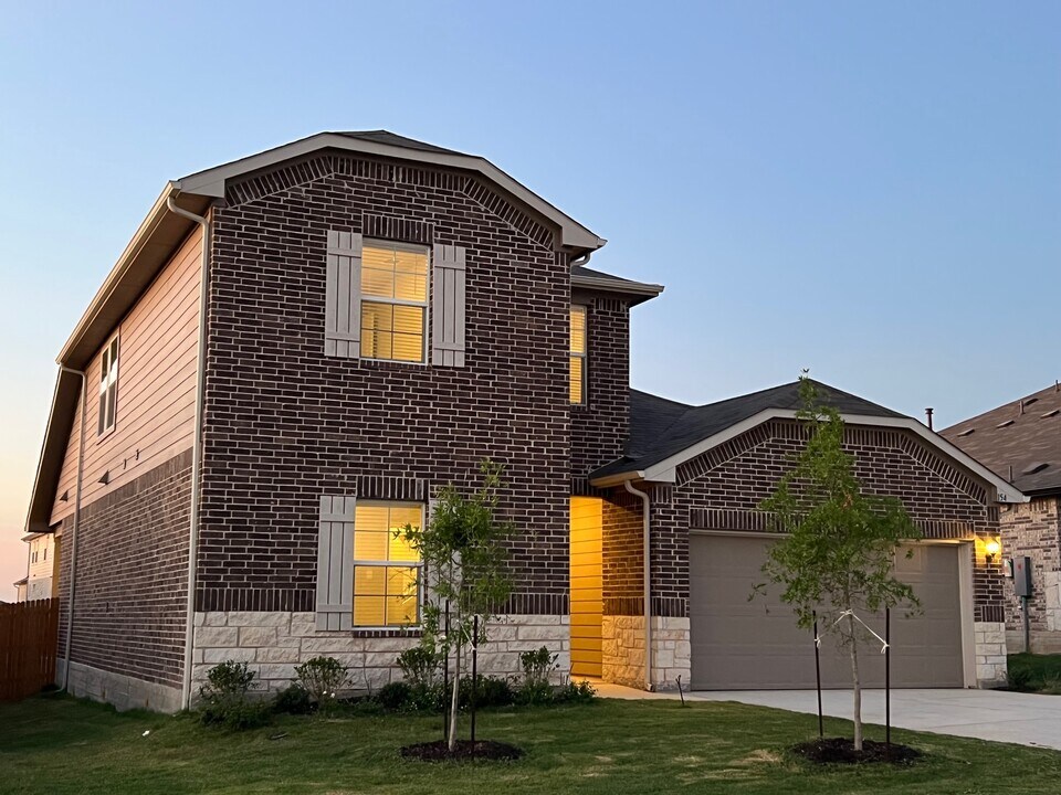 154 Solitude Dr in San Marcos, TX - Building Photo