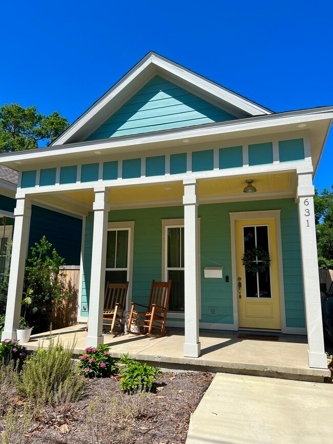 property at 631 N Davis Hwy