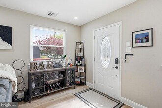 114 Grandview Ave in Morrisville, PA - Building Photo - Building Photo