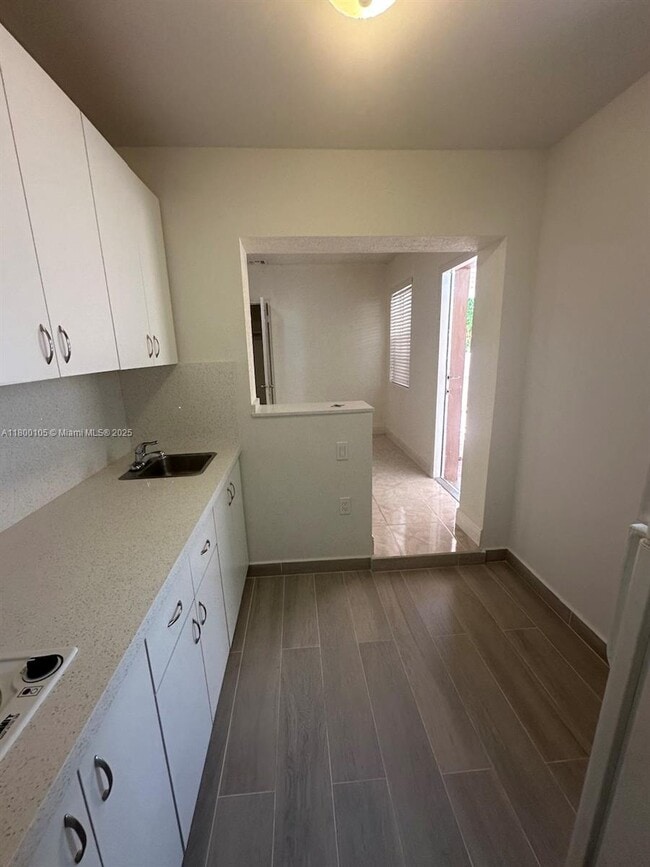 450 NW 40th Ct in Miami, FL - Building Photo - Building Photo