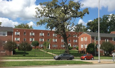 University Meadows in Kansas City, MO - Building Photo - Building Photo