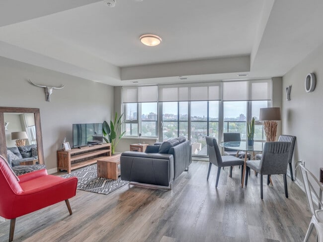 1140 Wellington St. W, Unit SI ID1223279P