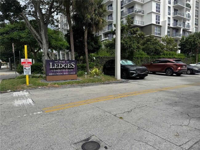 8315 SW 72nd Ave in Miami, FL - Building Photo - Building Photo