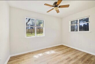 3210 Northeast Dr, Unit A in Austin, TX - Building Photo - Building Photo