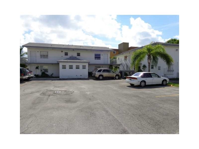 2300 W 66th Pl in Hialeah, FL - Building Photo - Building Photo