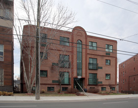 1715 Kingston Rd in Toronto, ON - Building Photo - Building Photo