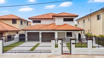 456 SW 20th Rd in Miami, FL - Building Photo