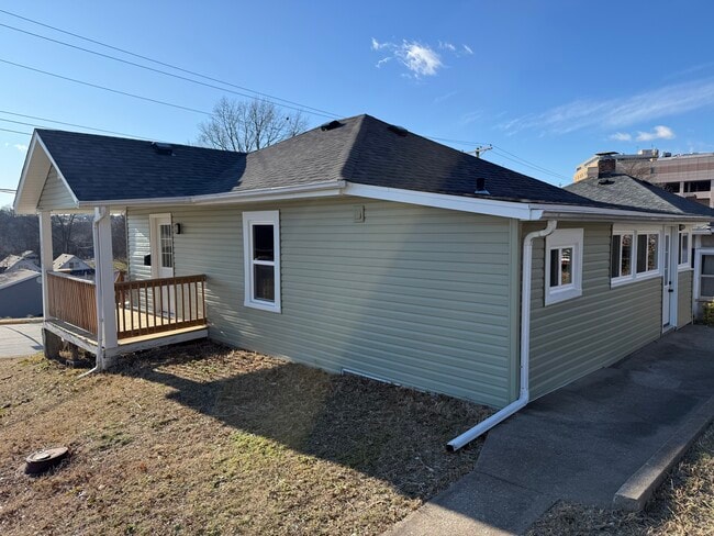 1116 Adams St in Jefferson City, MO - Building Photo - Building Photo