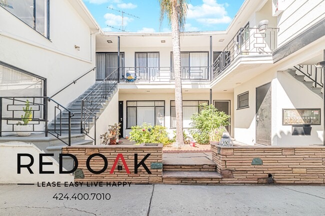 637 Cloverdale Ave in Los Angeles, CA - Foto de edificio - Building Photo