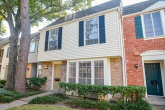 13282 Trail Hollow Dr in Houston, TX - Building Photo - Building Photo