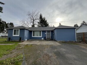 11132 NE Morris St in Portland, OR - Building Photo - Building Photo