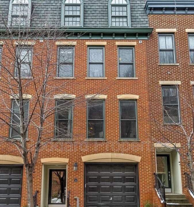 18 S Regester St in Baltimore, MD - Building Photo