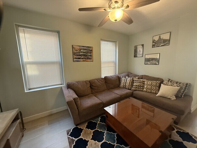 146 Gove St, Unit 3a in Boston, MA - Building Photo - Building Photo