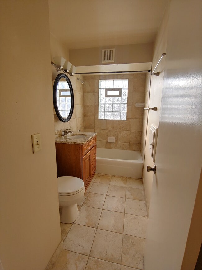 N70W5780 Bridge Rd, Unit 5782 - UPPER in Cedarburg, WI - Building Photo - Building Photo