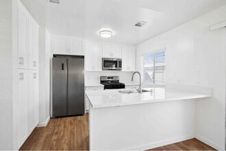 46 Eagle Run in Irvine, CA - Foto de edificio - Building Photo