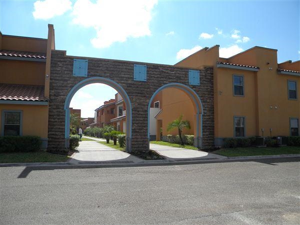 Castelo Apartments in McAllen, TX - Building Photo - Building Photo