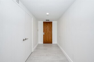5001 Woodway Dr in Houston, TX - Building Photo - Building Photo